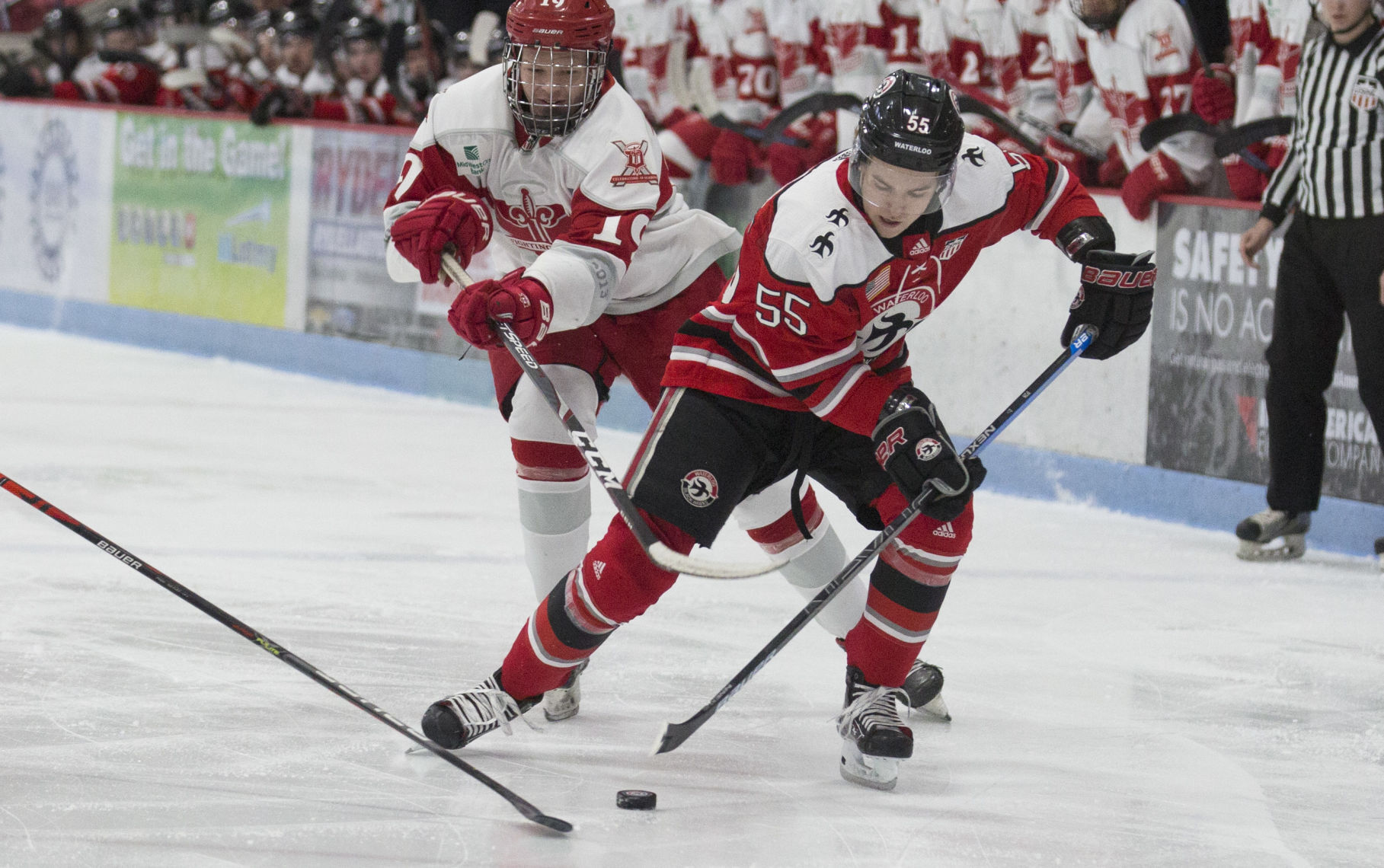 021120kw-balck-hawks-hockey-03